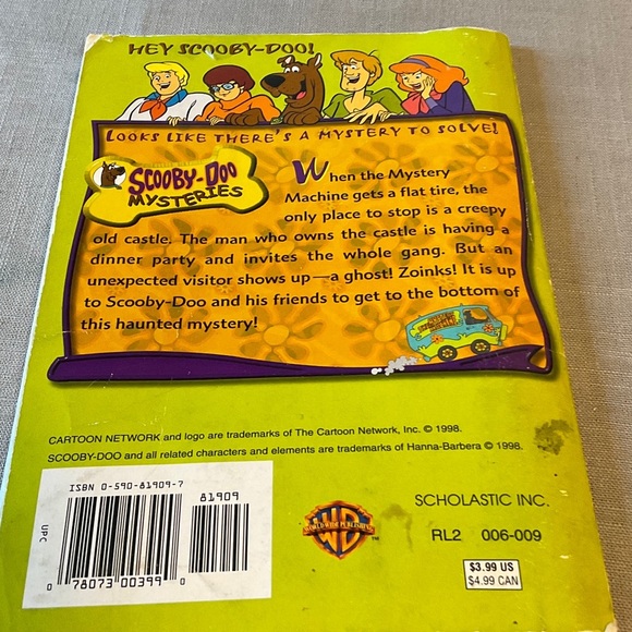 Scholastic Scooby-Doo and the Haunted Castle Book - Purple and Yellow Cover - Picture 2 of 2